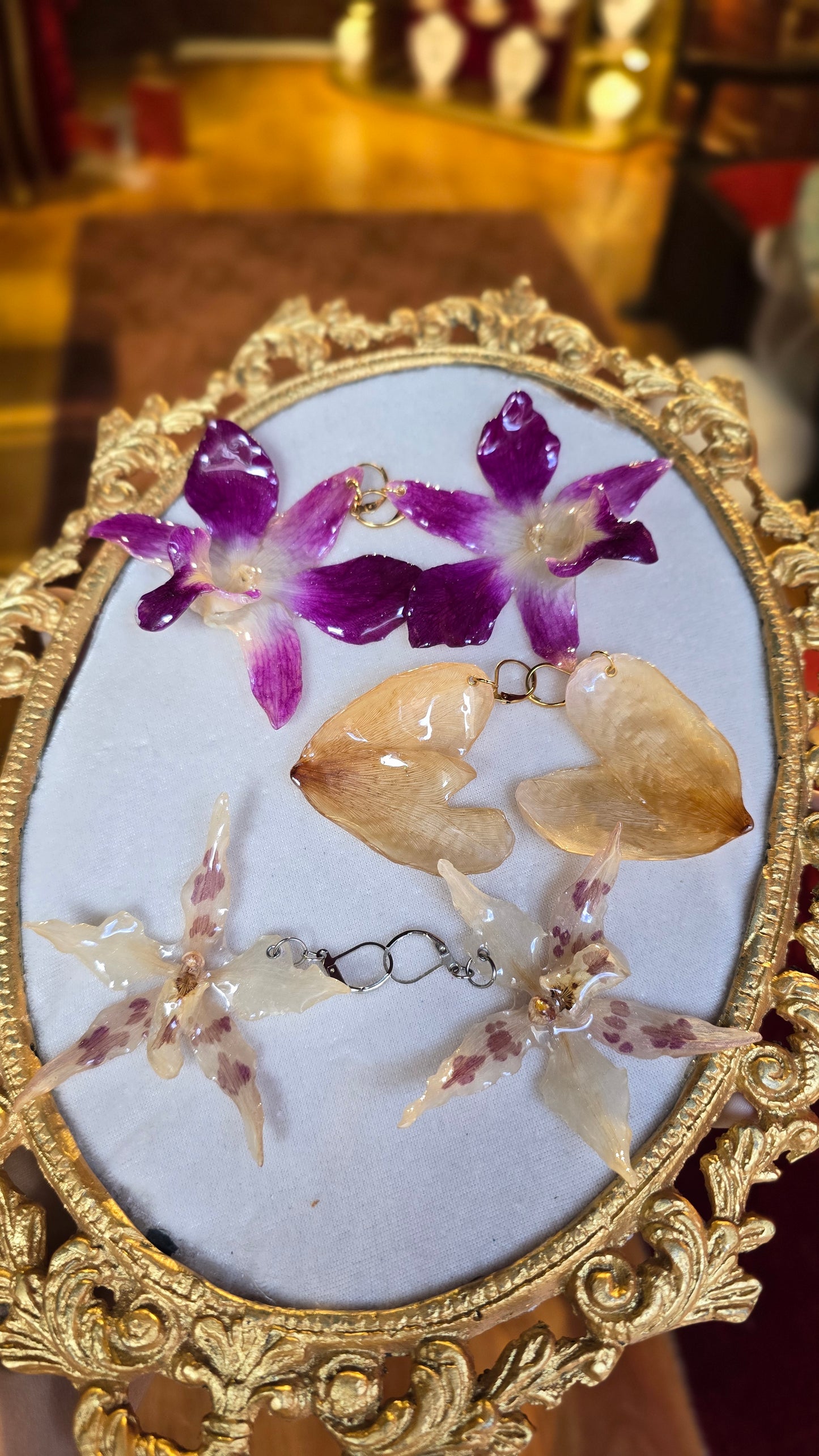 Aretes con orquídeas y tulipanes