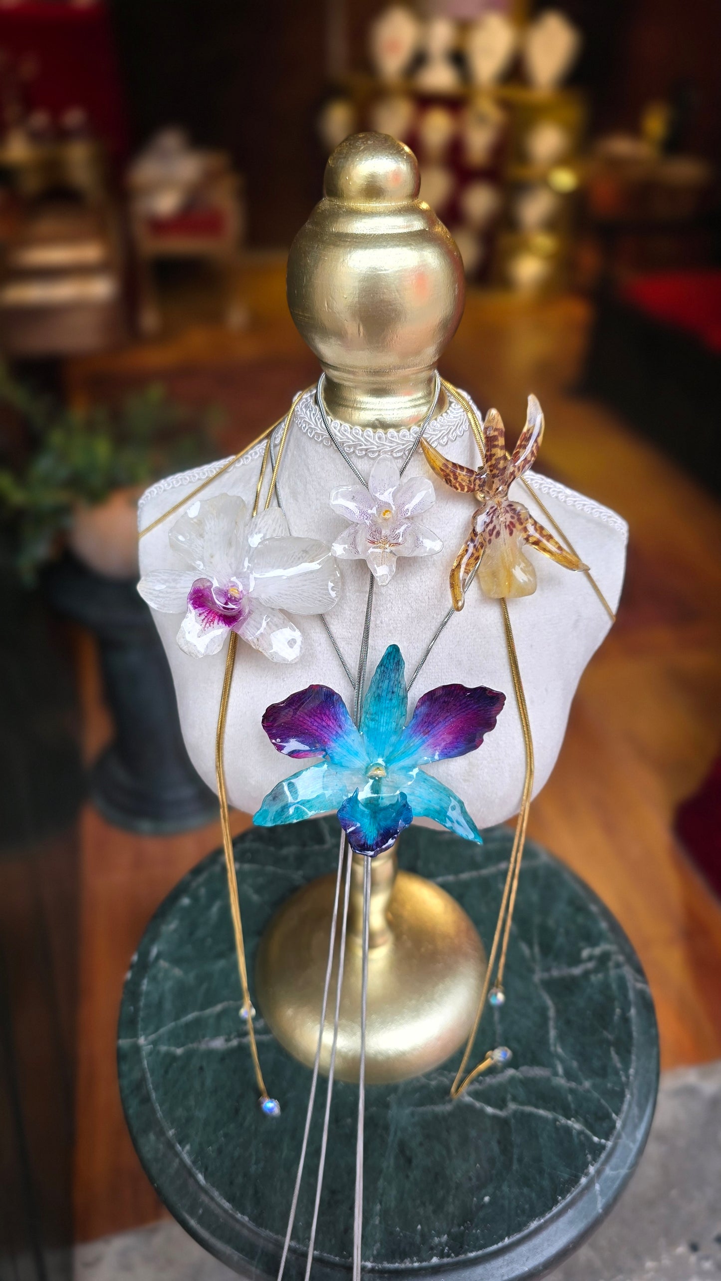 Collares con orquídeas